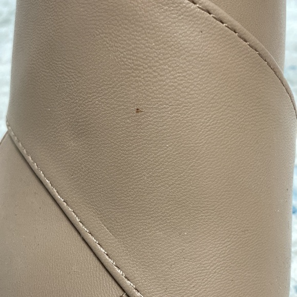 Kelly & Katie tan heels - Picture 8 of 15